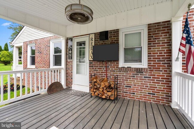 Foto del edificio - 1460 Corry Ave