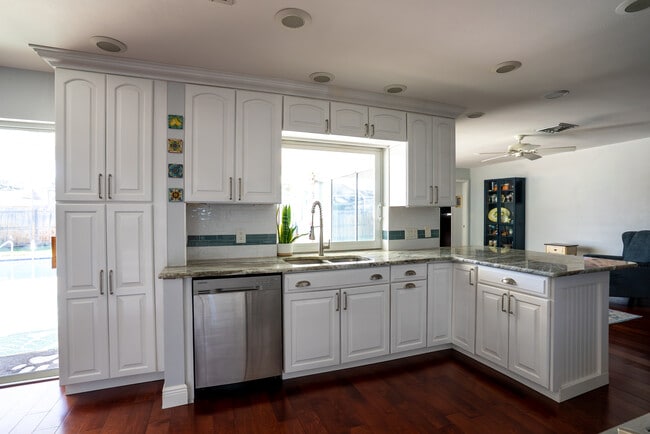 Kitchen - 8679 Merrimoor Blvd