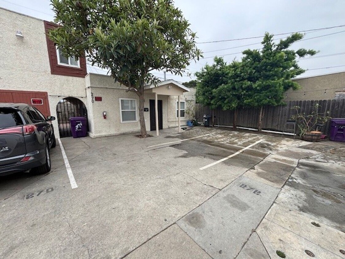 Foto principal - 3 Bedroom 1.5 Bath Back house