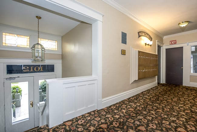 Building Photo - MO Montanita Apartments – Classic Charm in...