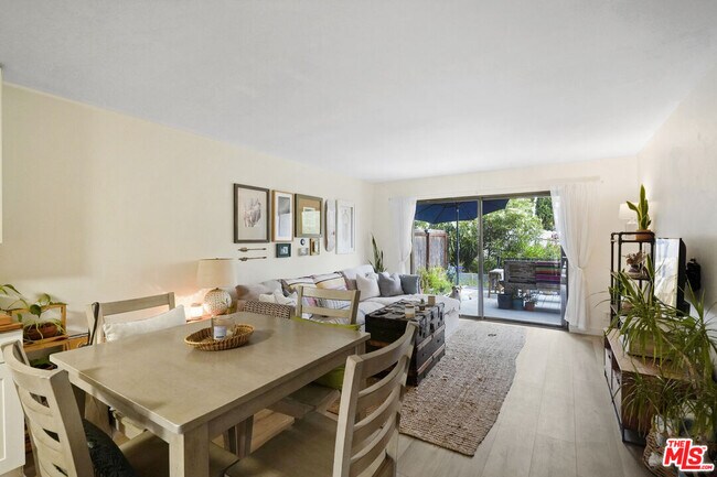 Foto del edificio - 6472 Cavalleri Rd