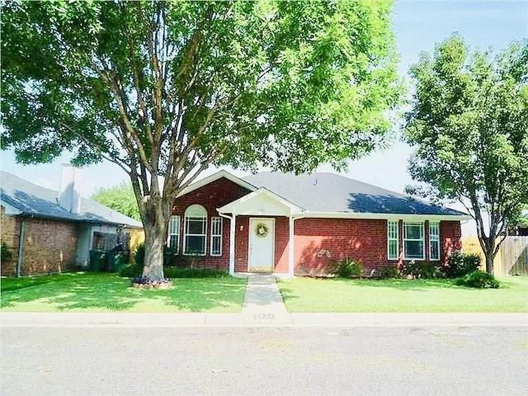 Primary Photo - 2421 Esquire Dr