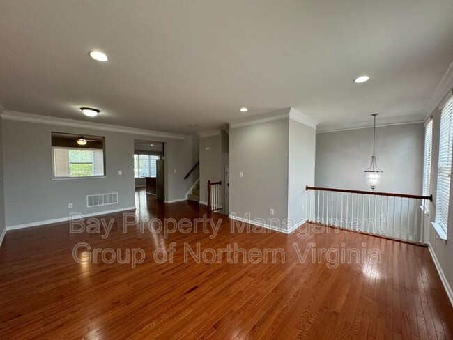 Building Photo - 25571 America Square