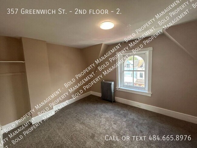 Foto del edificio - 357 W Greenwich St