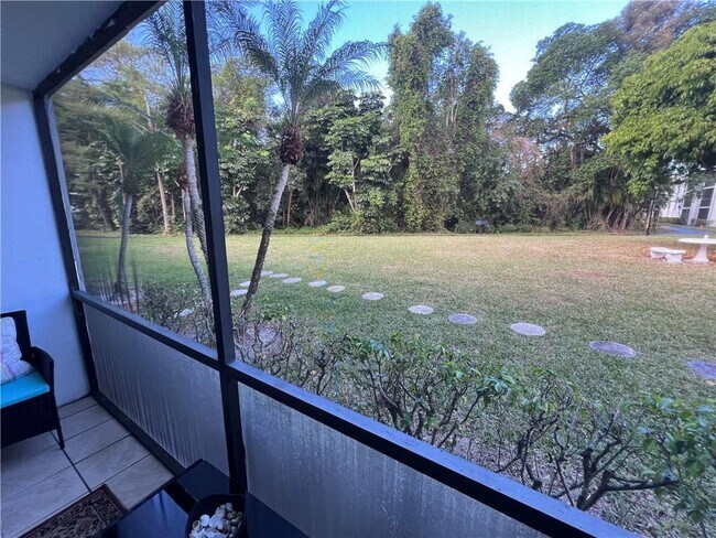 Building Photo - 1009 Green Pine Blvd