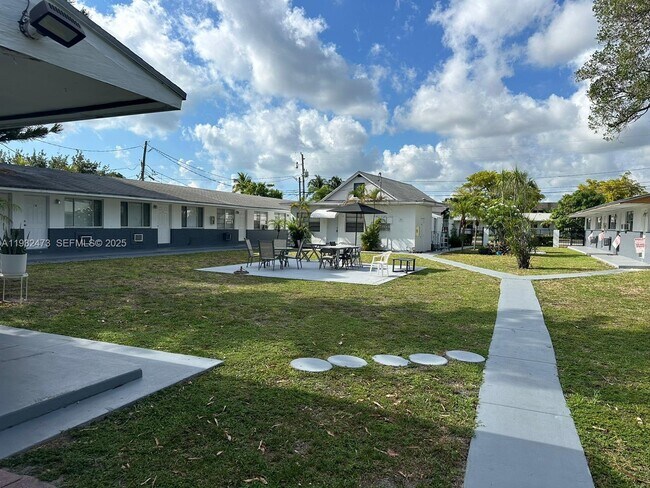 Foto del edificio - 325 NE 2nd St