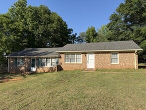 Building Photo - 14 Wedgefield Dr