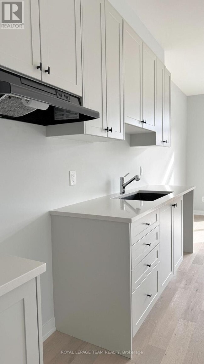 Photo du bâtiment - 122 Tonic Cres