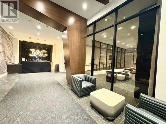 Building Photo - 308 Jarvis St