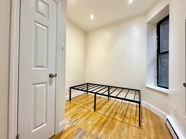 Foto del edificio - 216 W 108th St