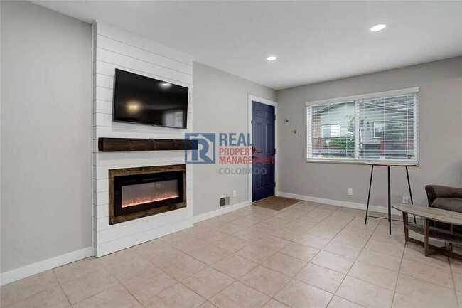 Building Photo - 3355 S Flower St