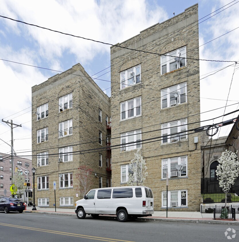 Primary Photo - 1500 Bergenline Ave