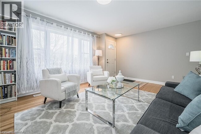 Photo du bâtiment - 426 Highland Rd E