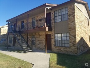 Building Photo - 1305 Brown Dr
