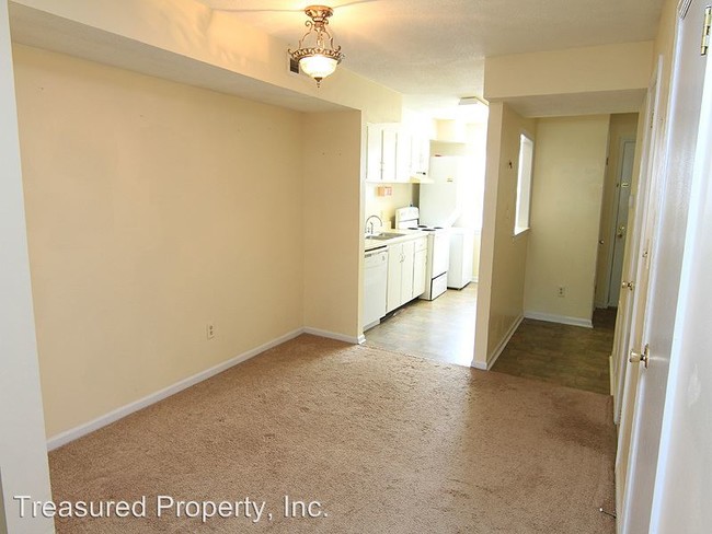 Building Photo - 120 Kingsbury Dr
