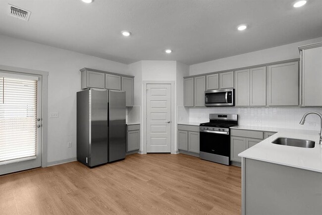Building Photo - 10933 Tildon Ave