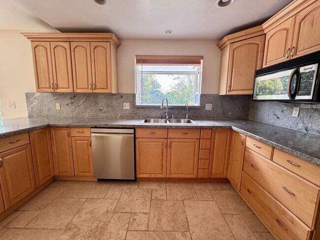 Foto del edificio - Beautiful 3 bedroom Newbury Park Home