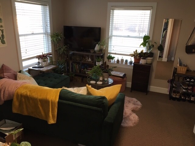 Family Room - 1296 E Victor Rd