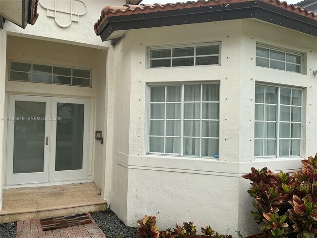 Building Photo - 1552 SW 154th Ct