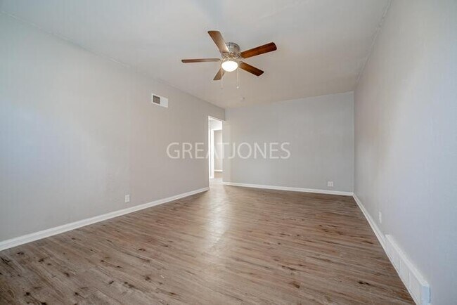 Building Photo - 7425 Greenport Dr
