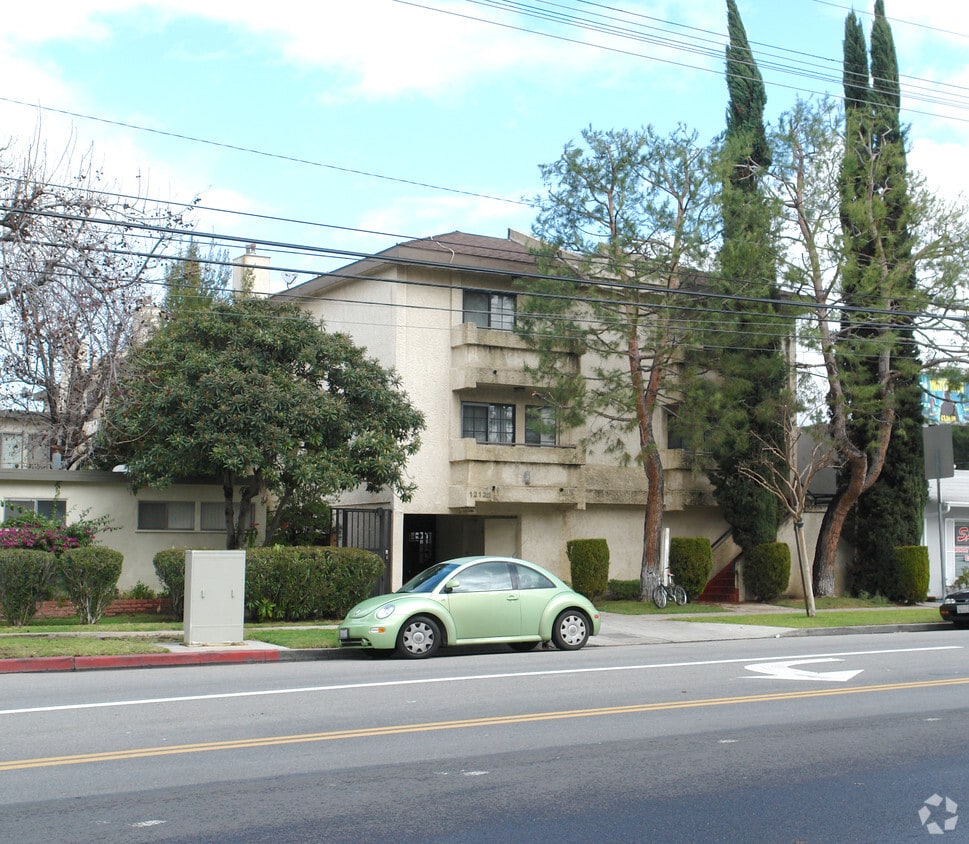 12121 Moorpark St, Studio City, CA 91604 Apartments in Studio City