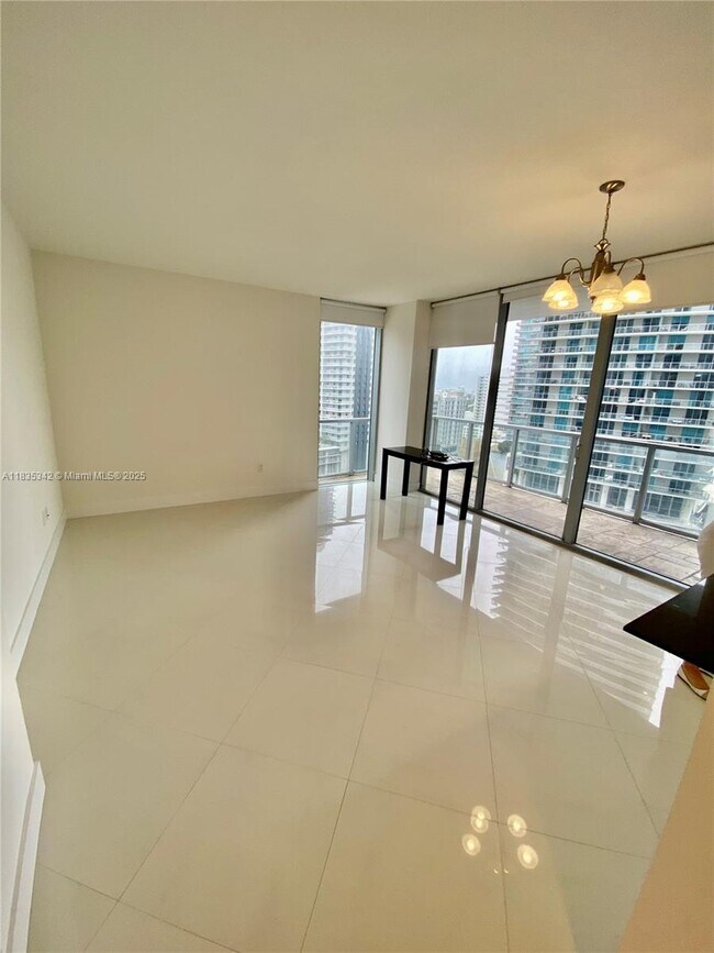 Building Photo - 1050 Brickell Ave