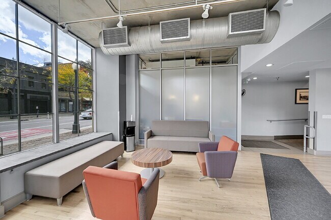 Foto del edificio - $2,595.00, 1 bed, 1.5. bath located in Denver