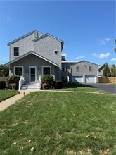 Building Photo - 104 Howland Ave