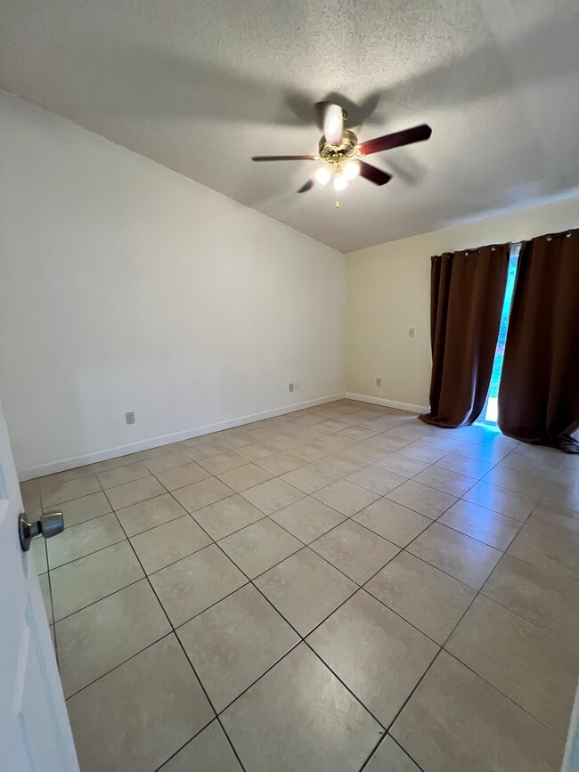 Foto del edificio - 2210 SE 6th Ct