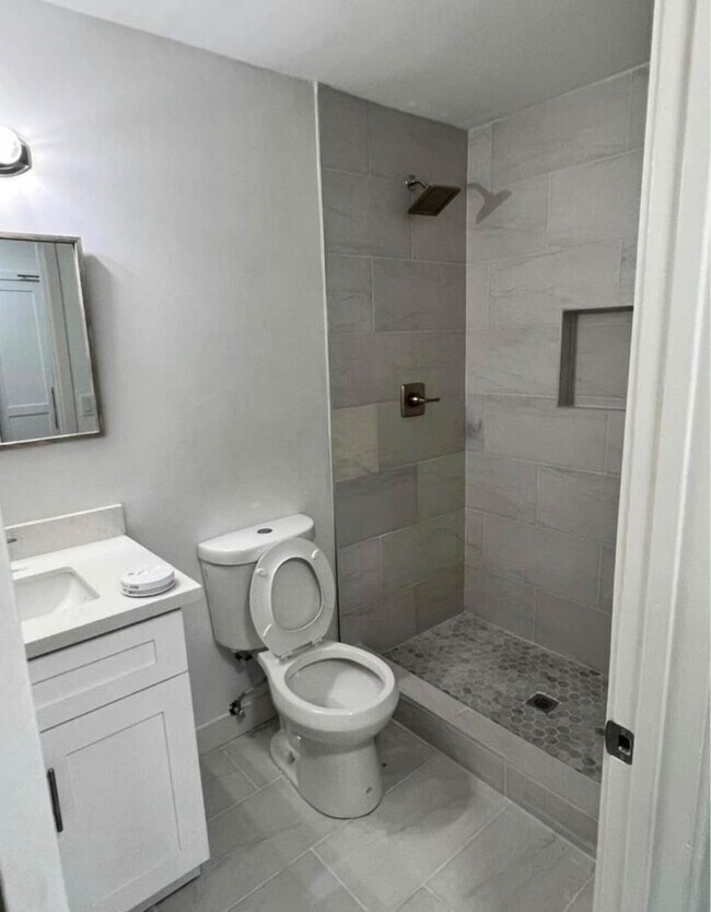 Building Photo - 1 bedroom 1 bath apartment in Chula Vista....