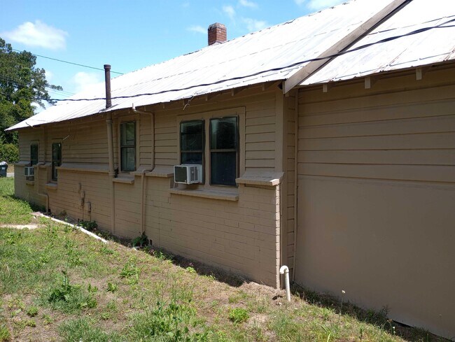 Building Photo - 1869 West Cordova Rd
