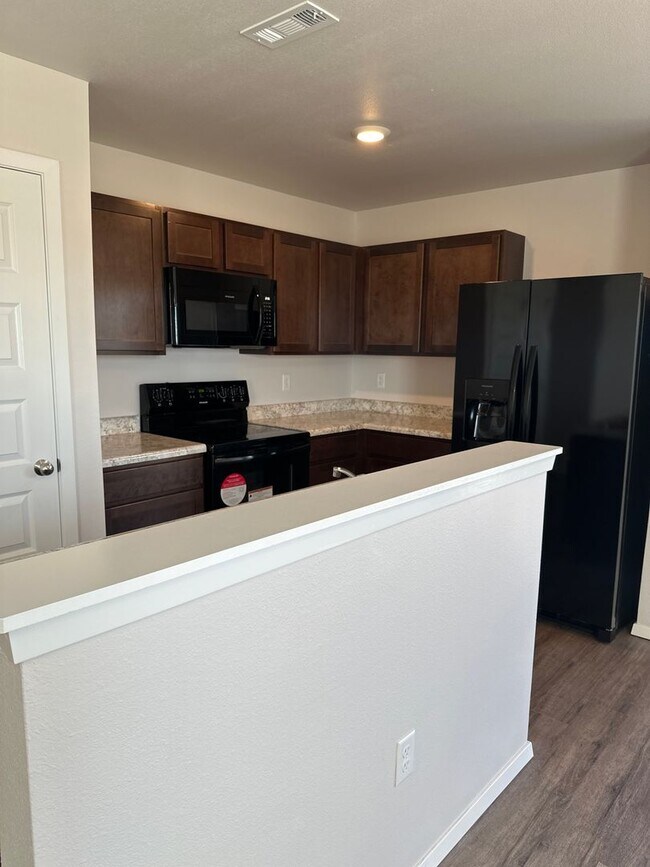 Foto del edificio - *Pre-leasing* Three Bedroom | Two Bath Hom...