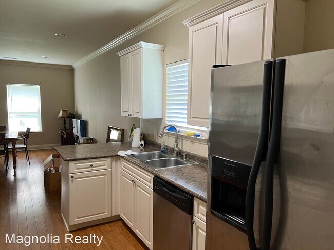Building Photo - 3 br, 2 bath House - 627 N. Donahue