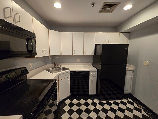 Building Photo - 500 Washington St