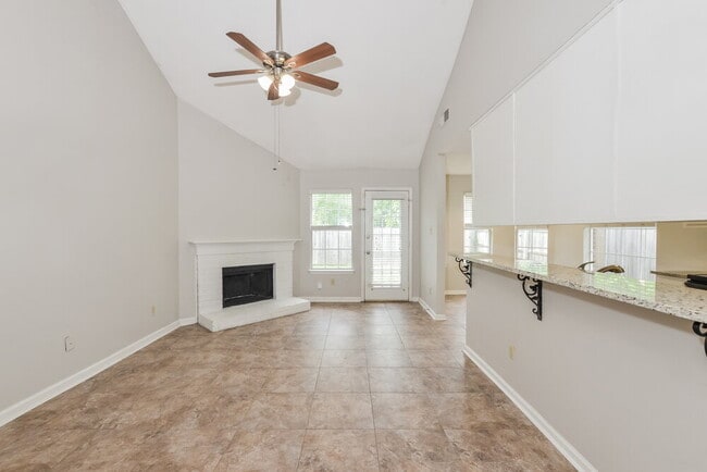 Building Photo - 8396 Creek Front Dr