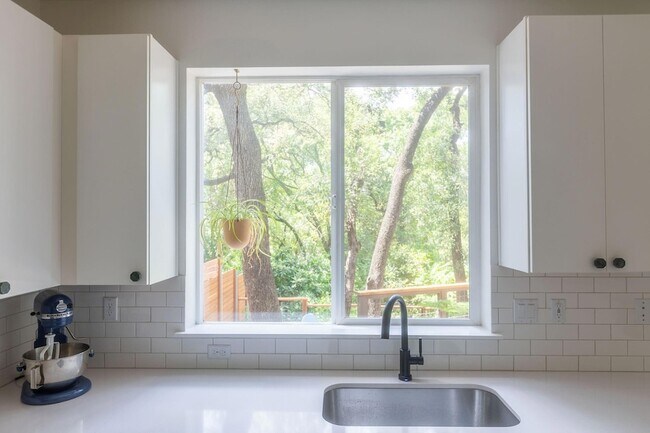 Building Photo - 3001 Del Curto Rd