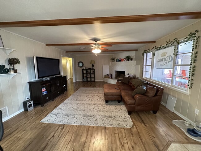 Building Photo - Wonderful 3/2/2 in Central Lubbock!