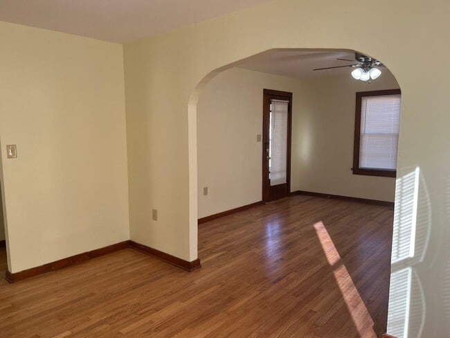 Building Photo - Two bedroom house