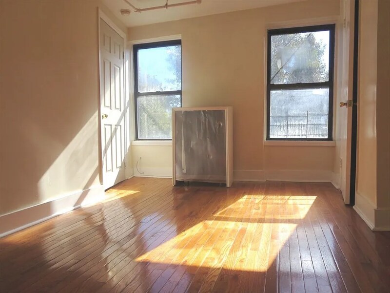 Foto del edificio - 670A Greene Ave