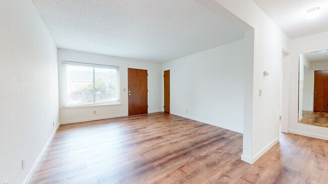 Foto del edificio - 2727 McGee Ave