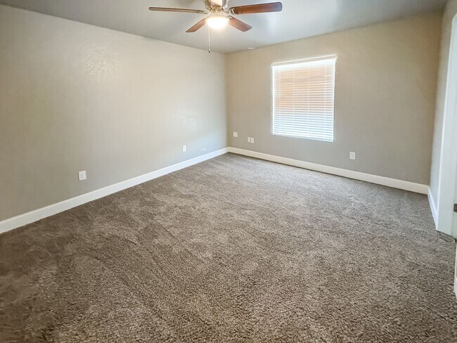 Foto del edificio - 1710 E ChuckWagon Dr