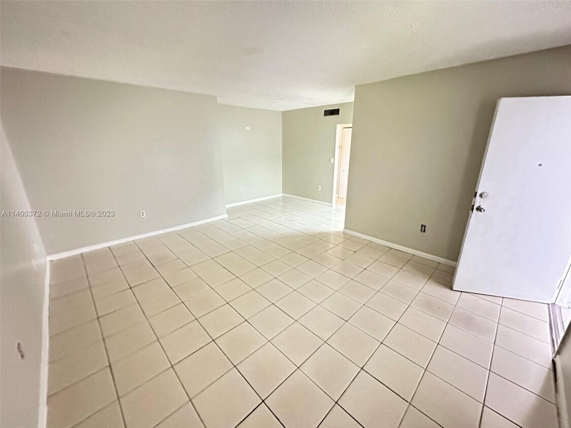 Foto principal - 4050 NW 135th St