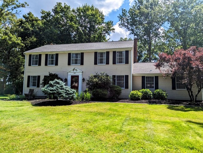 Building Photo - Center Hall Colonial for rent in Hudson!