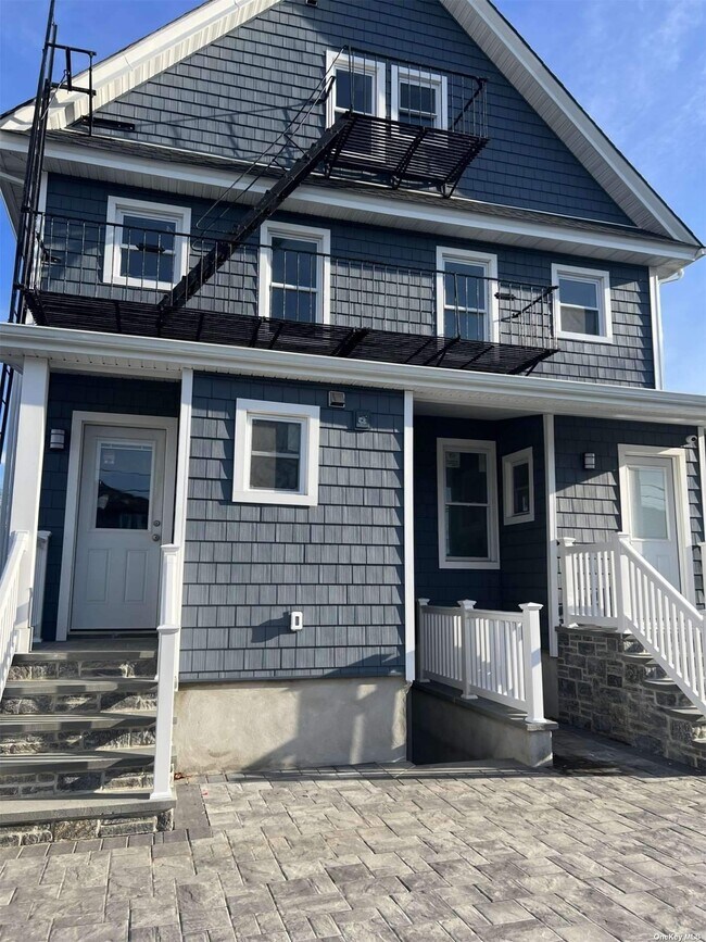 70 Peterson Pl Unit 1A, Lynbrook, NY 11563 Room for Rent in Lynbrook