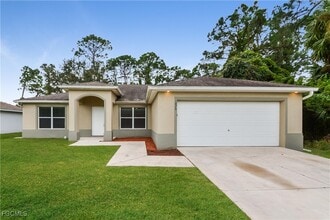 Building Photo - 1876 N San Mateo Dr