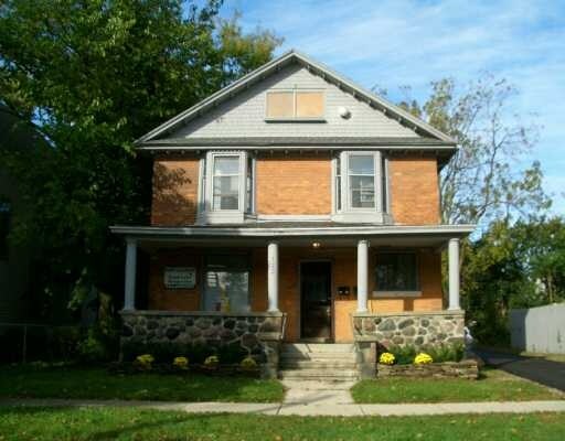 Building Photo - 123 College Pl