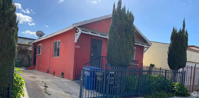 Building Photo - 1680 S Longwood Ave