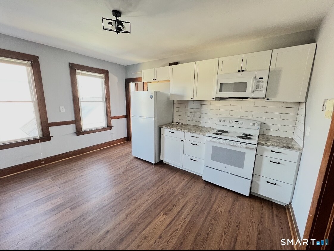 Photo - 75 Ridgewood St (New Britain, CT)