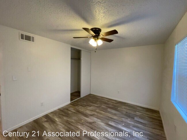 Building Photo - 2 br, 1 bath House - 714 Tierra Del Sol Apt C