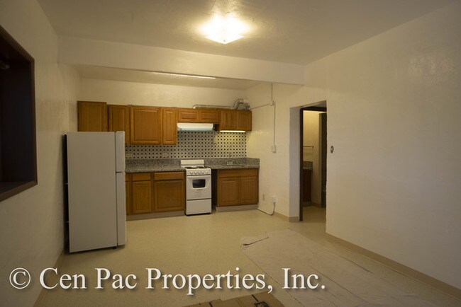 Building Photo - Halawa-Water/Electricity included in rent